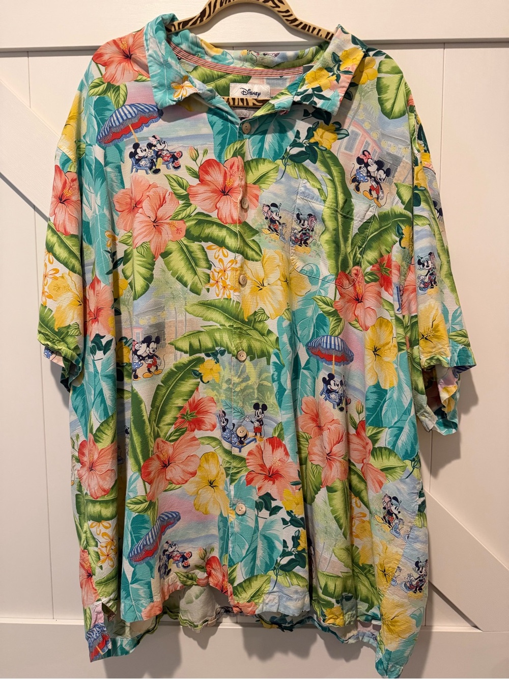 Disney Tommy Bahama Mickey Hawaiian shirt - Picture 4 of 6